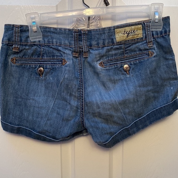 L juniors Tyte casual solid blue stretch regular size jean shorts size 13 - Picture 2 of 5